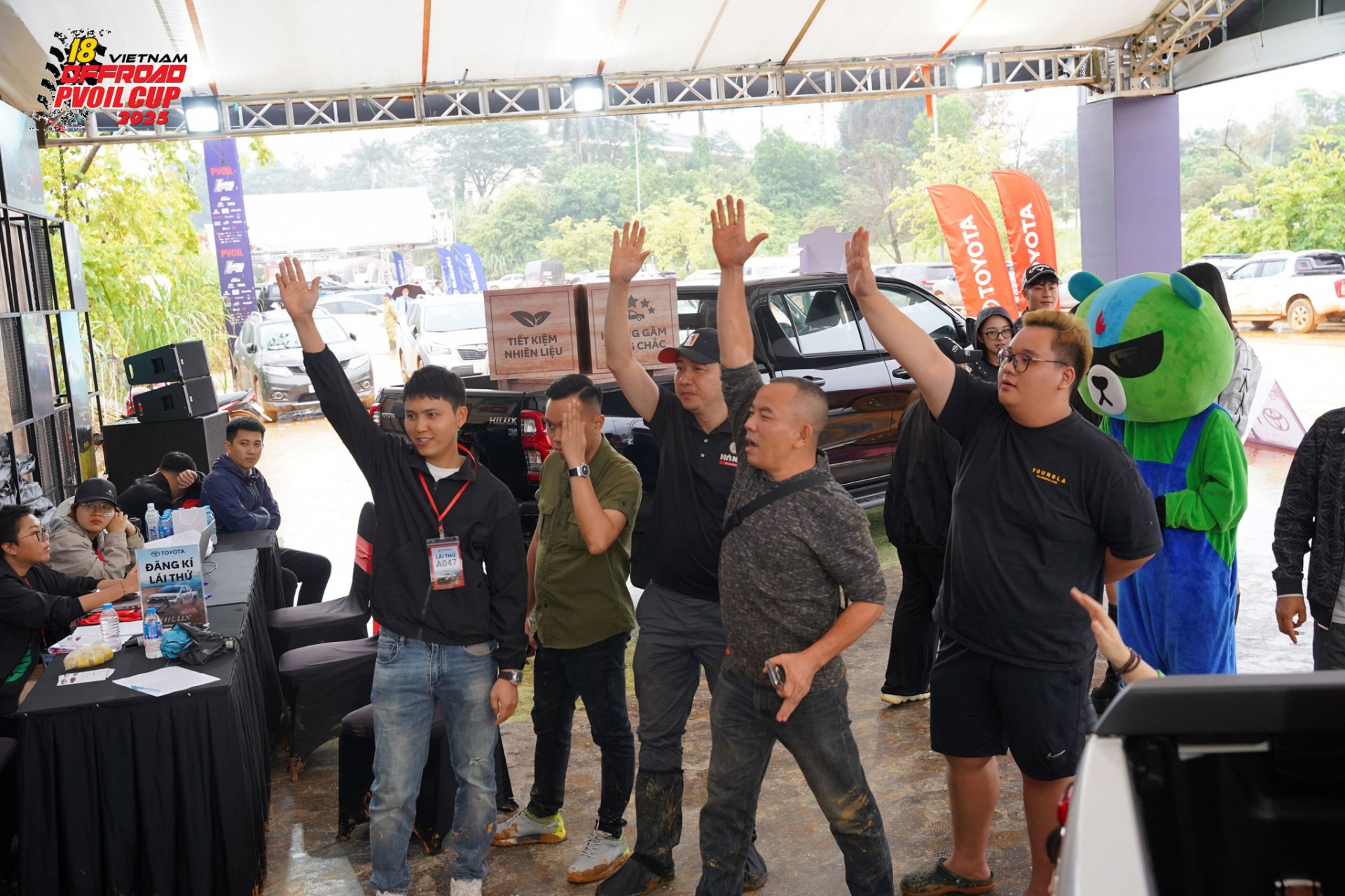 'Chiến mã' Toyota Hilux chinh phục cung lái thử hiểm trở tại PVOIL VOC 2025 'Chiến mã' Toyota Hilux chinh phục cung lái thử hiểm trở tại PVOIL VOC 2025