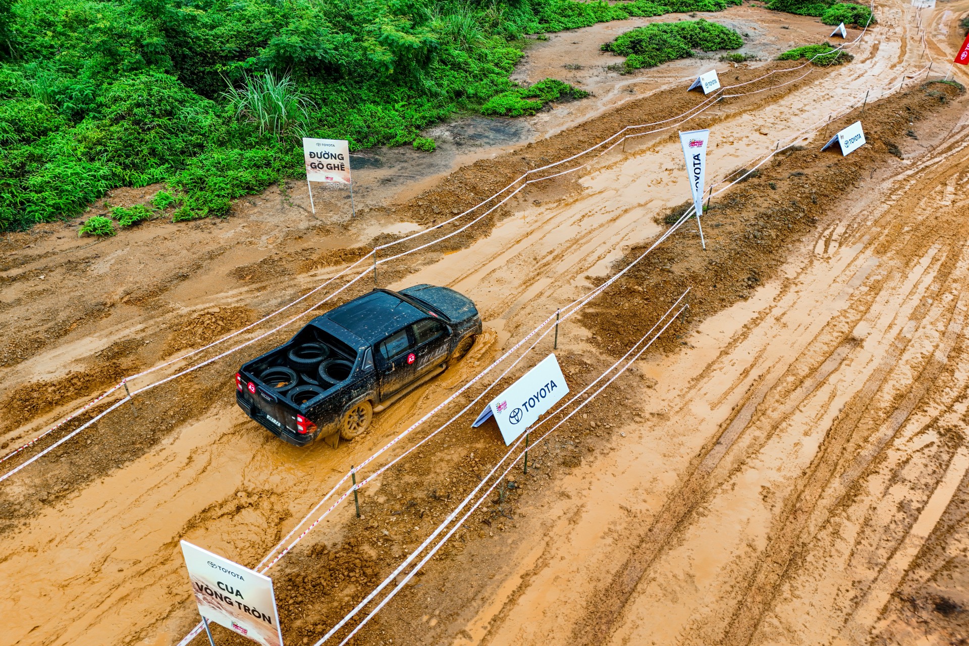 'Chiến mã' Toyota Hilux chinh phục cung lái thử hiểm trở tại PVOIL VOC 2025 'Chiến mã' Toyota Hilux chinh phục cung lái thử hiểm trở tại PVOIL VOC 2025