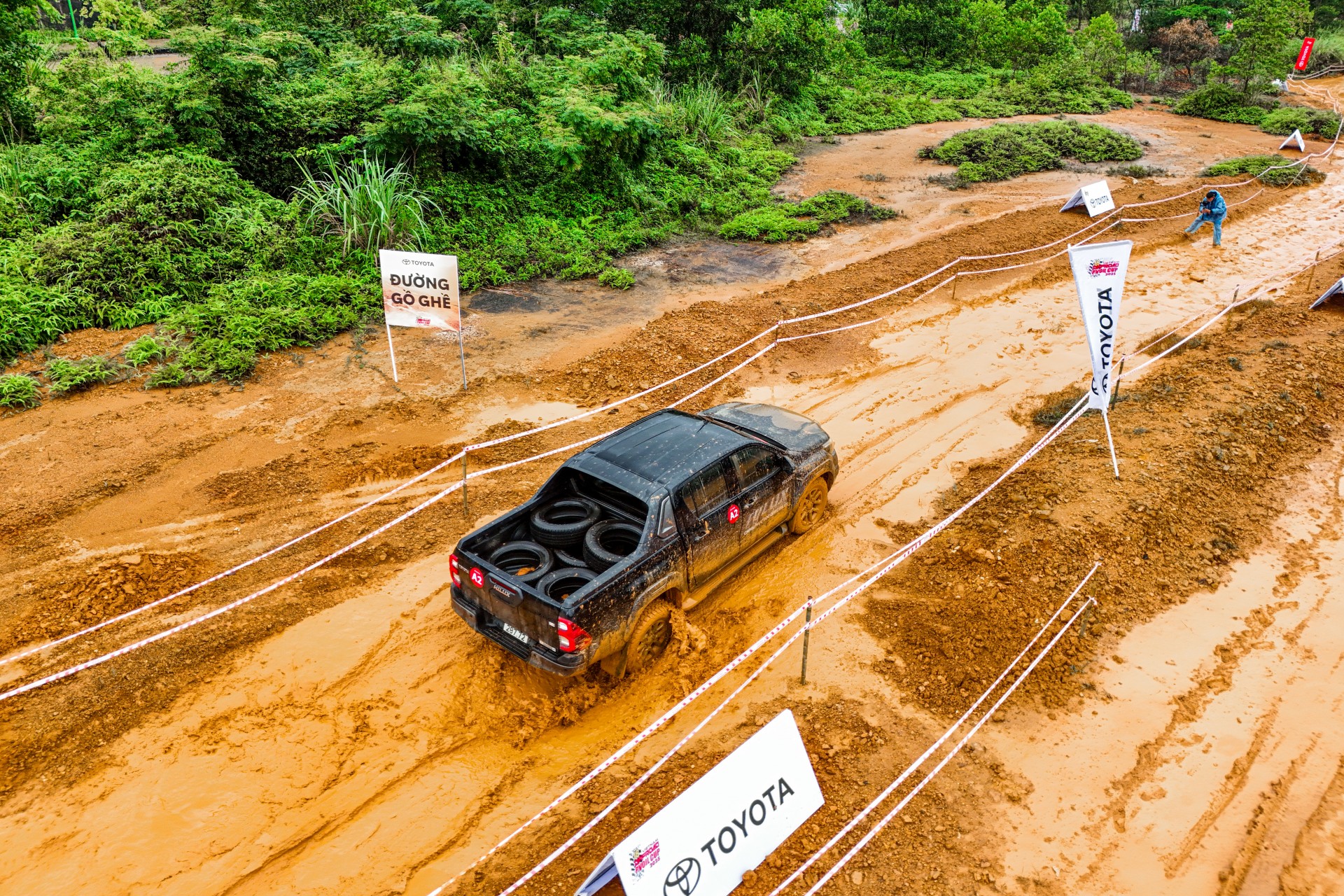 'Chiến mã' Toyota Hilux chinh phục cung lái thử hiểm trở tại PVOIL VOC 2025 'Chiến mã' Toyota Hilux chinh phục cung lái thử hiểm trở tại PVOIL VOC 2025