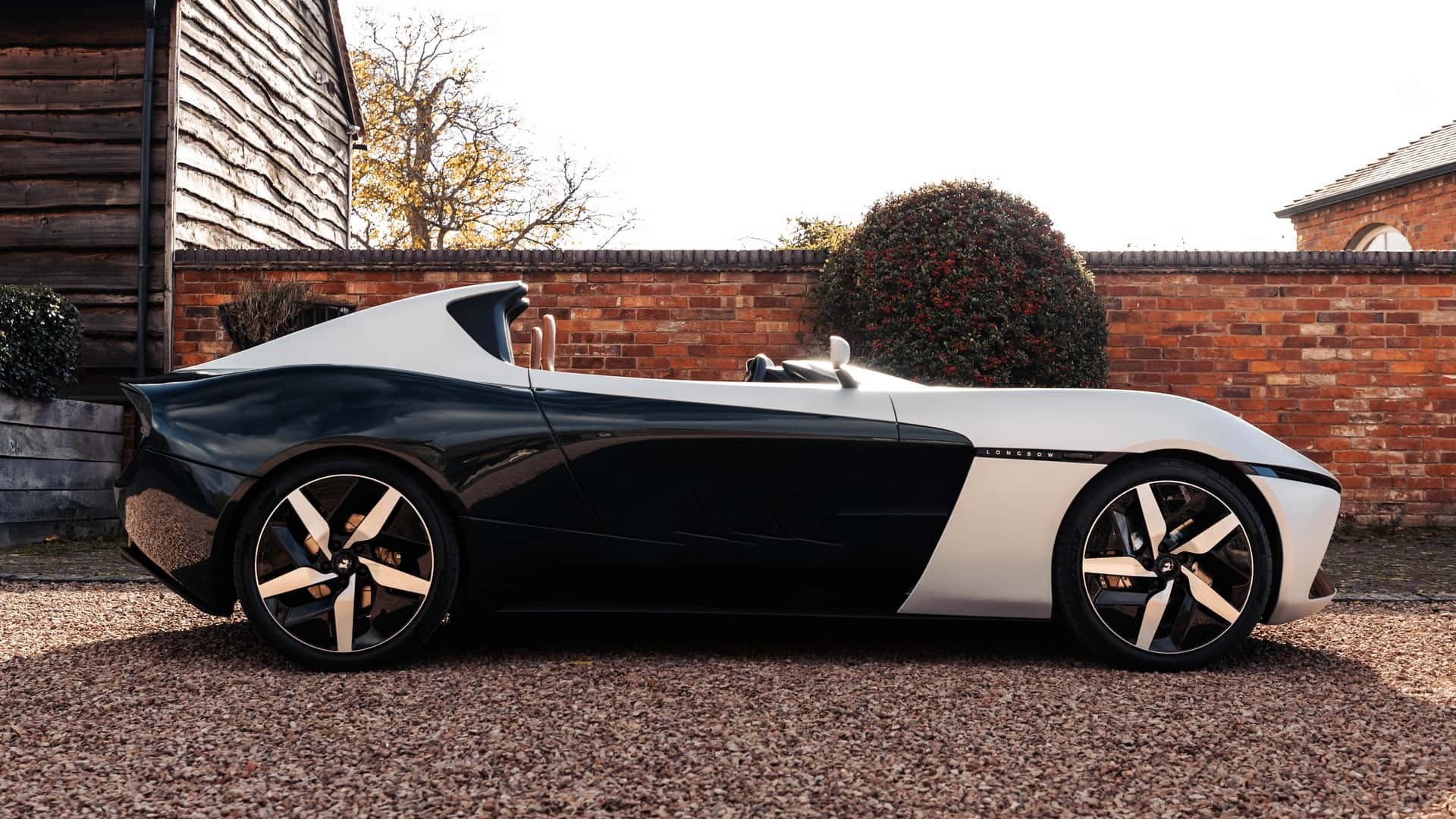 Longbow Speedster - mẫu xe thể thao điện nặng chưa đến 900 kg, chế tạo bởi cựu nhân viên Tesla Phía bên của Longbow Speedster