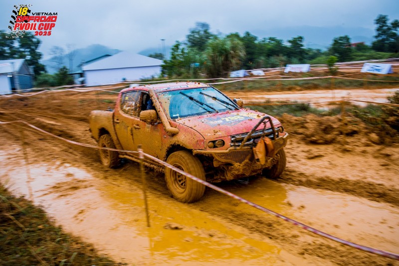 Tự tin và ổn định là cách đội 208 - PAC Wolver 1 giành giải Nhất Hạng Bán tải Nâng cao PVOIL VOC 2025 Vì mưa lớn kéo dài nhiều ngày, các bài thi đều trở nên thử thách hơn