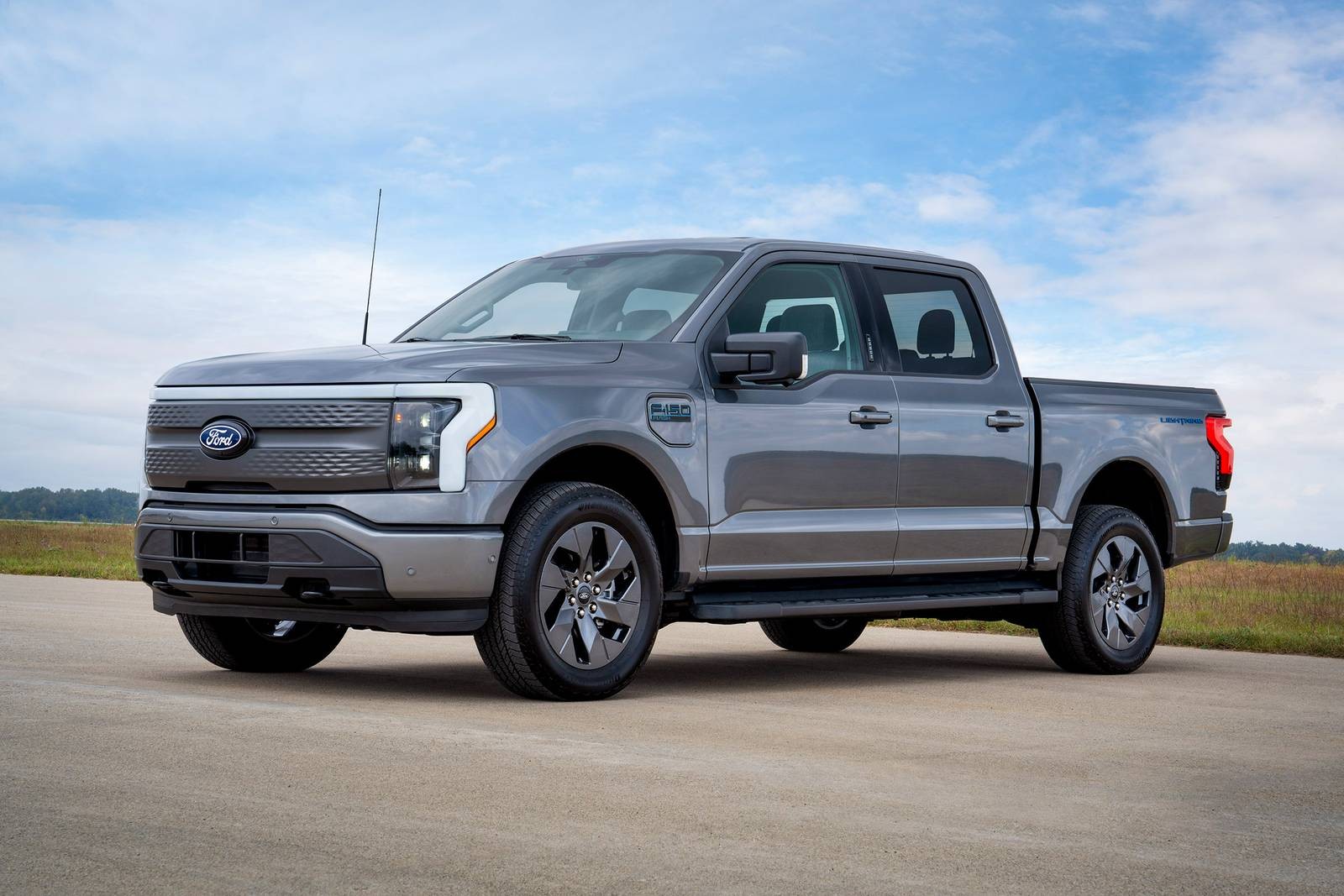 Ford có khả năng sẽ sớm khai tử mẫu xe bán tải điện F-150 Lightning Kể từ khi ra mắt, Ford F-150 Lightning đã trở thành mẫu xe bán tải điện bán chạy nhất thị trường Mỹ