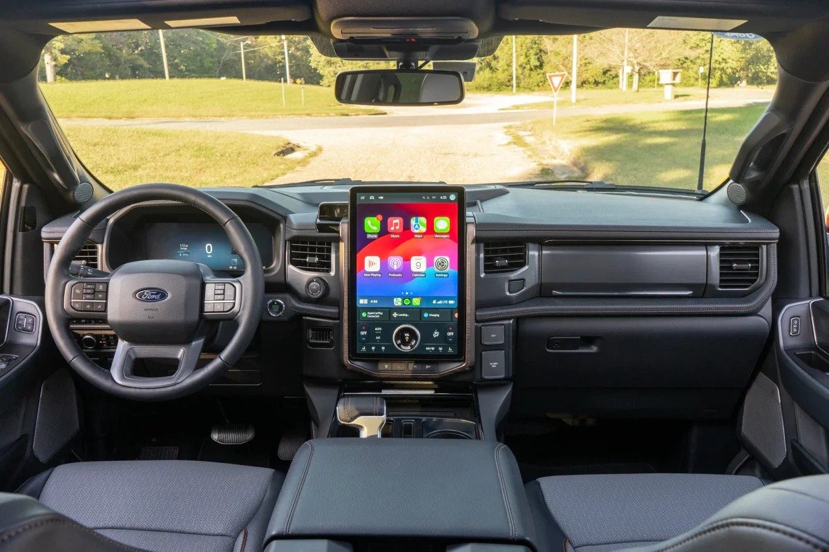 Ford có khả năng sẽ sớm khai tử mẫu xe bán tải điện F-150 Lightning Trang bị nội thất của Ford F-150 Lightning