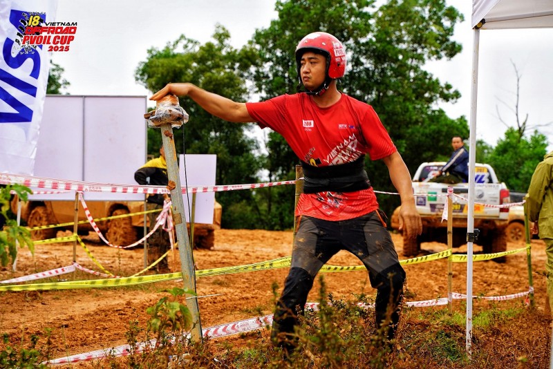 Tự tin và ổn định là cách đội 208 - PAC Wolver 1 giành giải Nhất Hạng Bán tải Nâng cao PVOIL VOC 2025 Lái phụ Hà Văn Thông luôn nhanh nhẹn và tập trung cao độ trong những ngày thi đấu