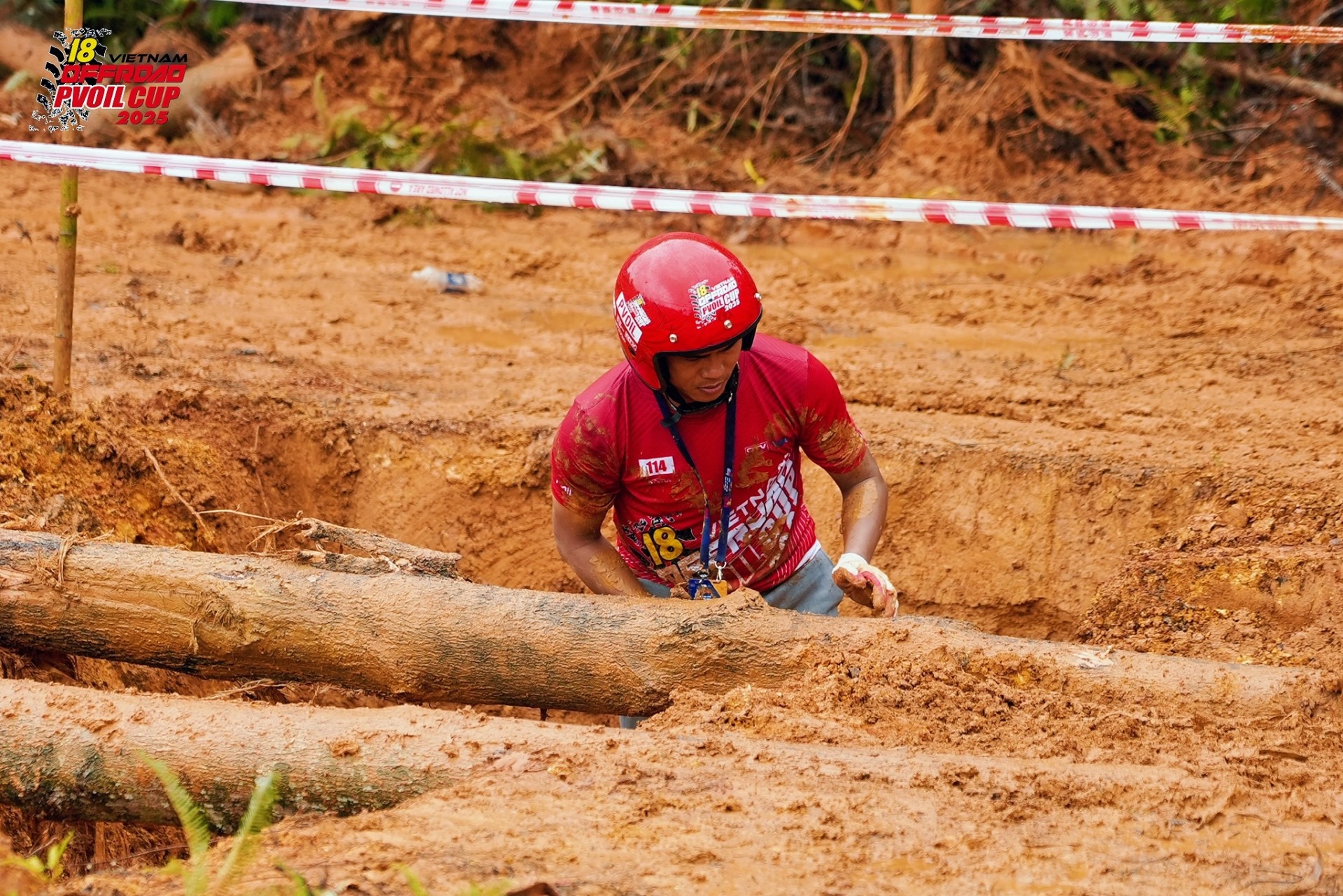 "Chã" Cao Anh Tú là người vô cùng tháo vát, luôn giúp xe vượt chướng ngại nhanh chóng