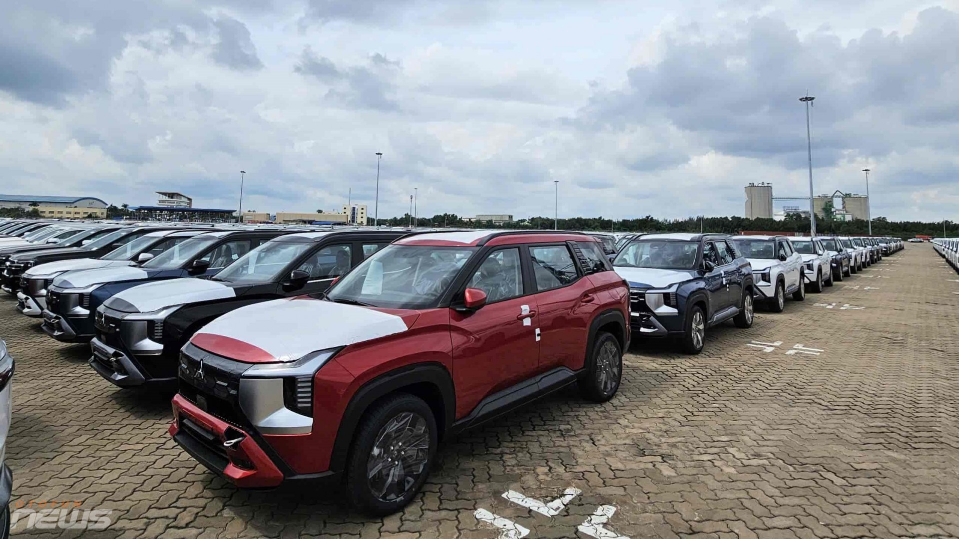 Lô xe Mitsubishi Destinator cập cảng Việt Nam, chuẩn bị ra mắt đầu tháng 12