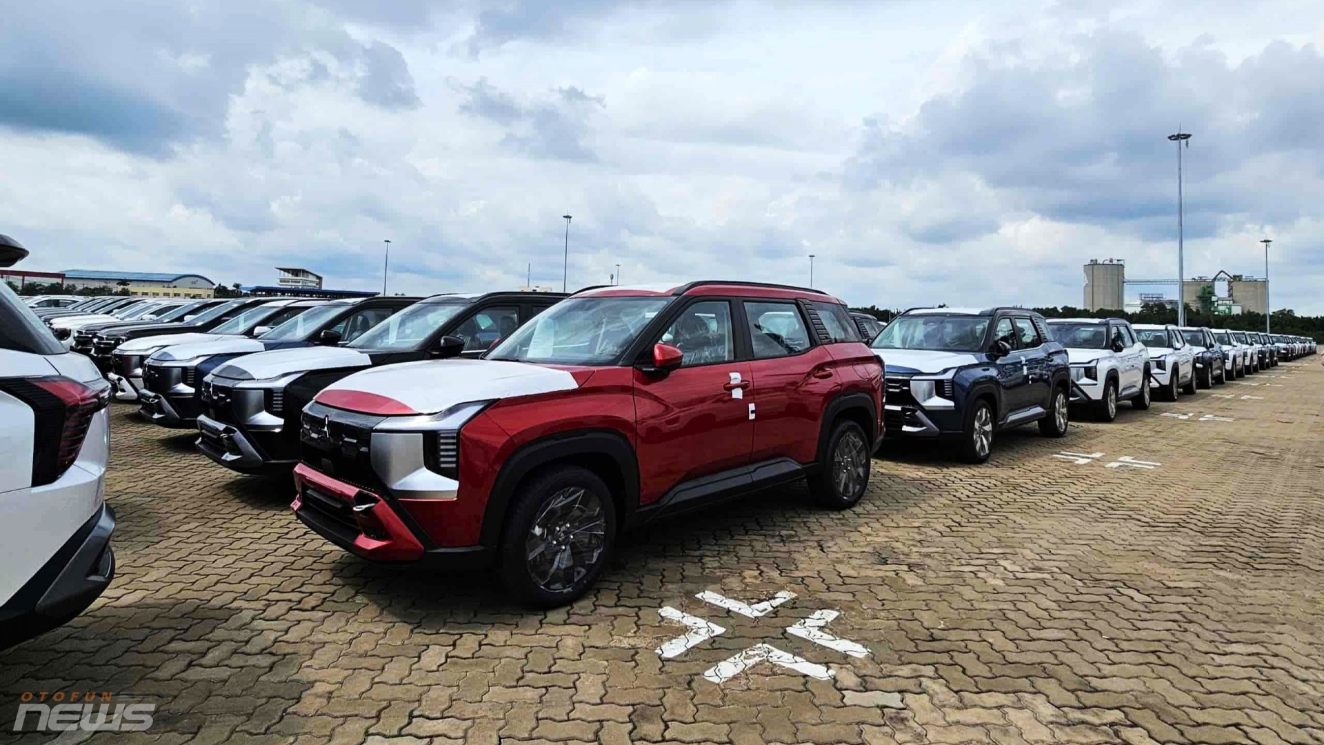 Lô xe Mitsubishi Destinator cập cảng Việt Nam, chuẩn bị ra mắt đầu tháng 12