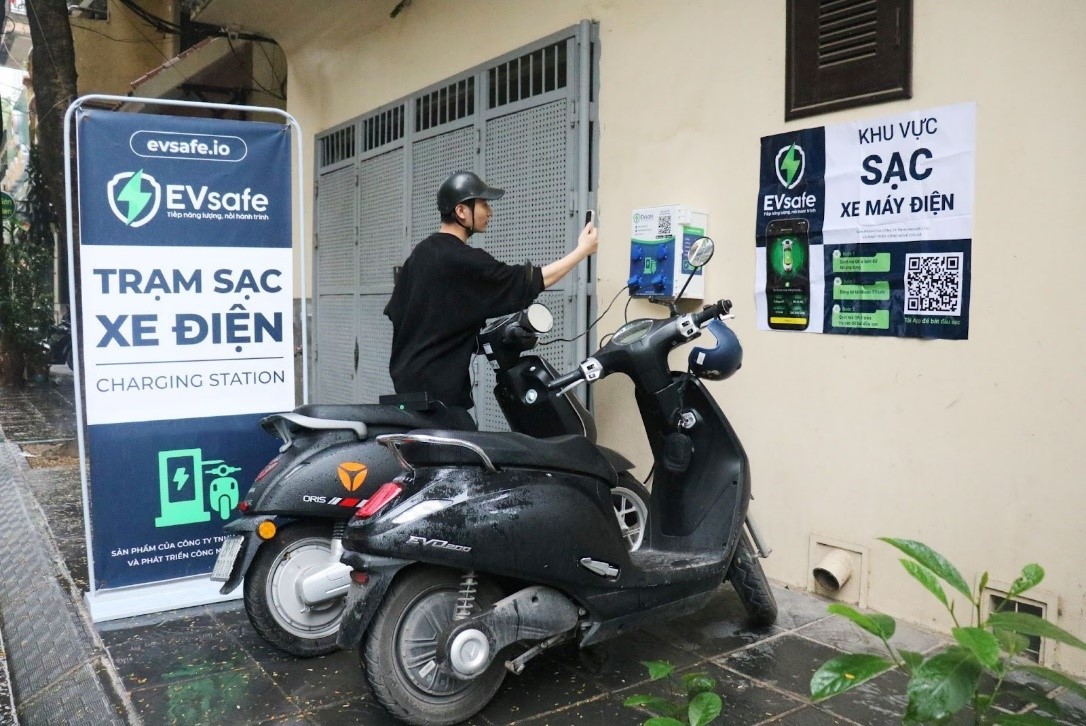 OPES ký thỏa thuận hợp tác cung cấp bảo hiểm cho trụ sạc xe điện EVsafe