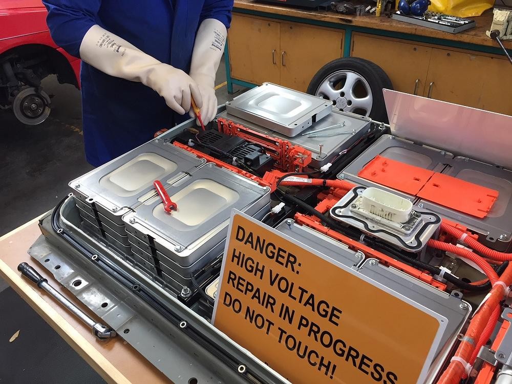 Sửa chữa cụm pin xe điện bị hỏng là vấn đề không đơn giản