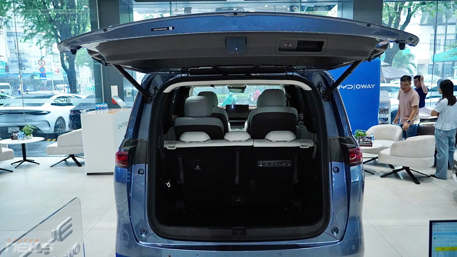 BYD M9 ra mắt, là chiếc MPV PHEV 7 chỗ đầu tiên ở thị trường Việt Nam, giá từ 2 đến gần 2,4 tỷ đồng