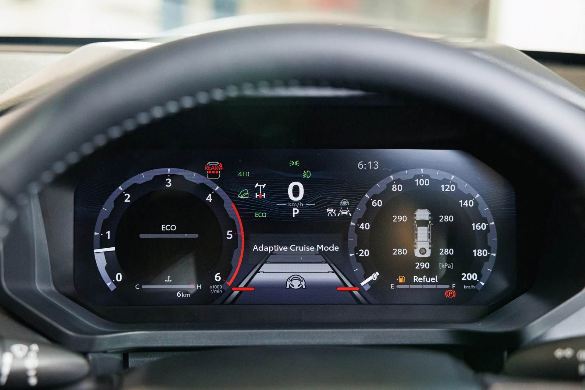 Cận cảnh Toyota Hilux thế hệ mới, giá từ quy đổi 628 triệu đồng, có bản EV chạy 351km