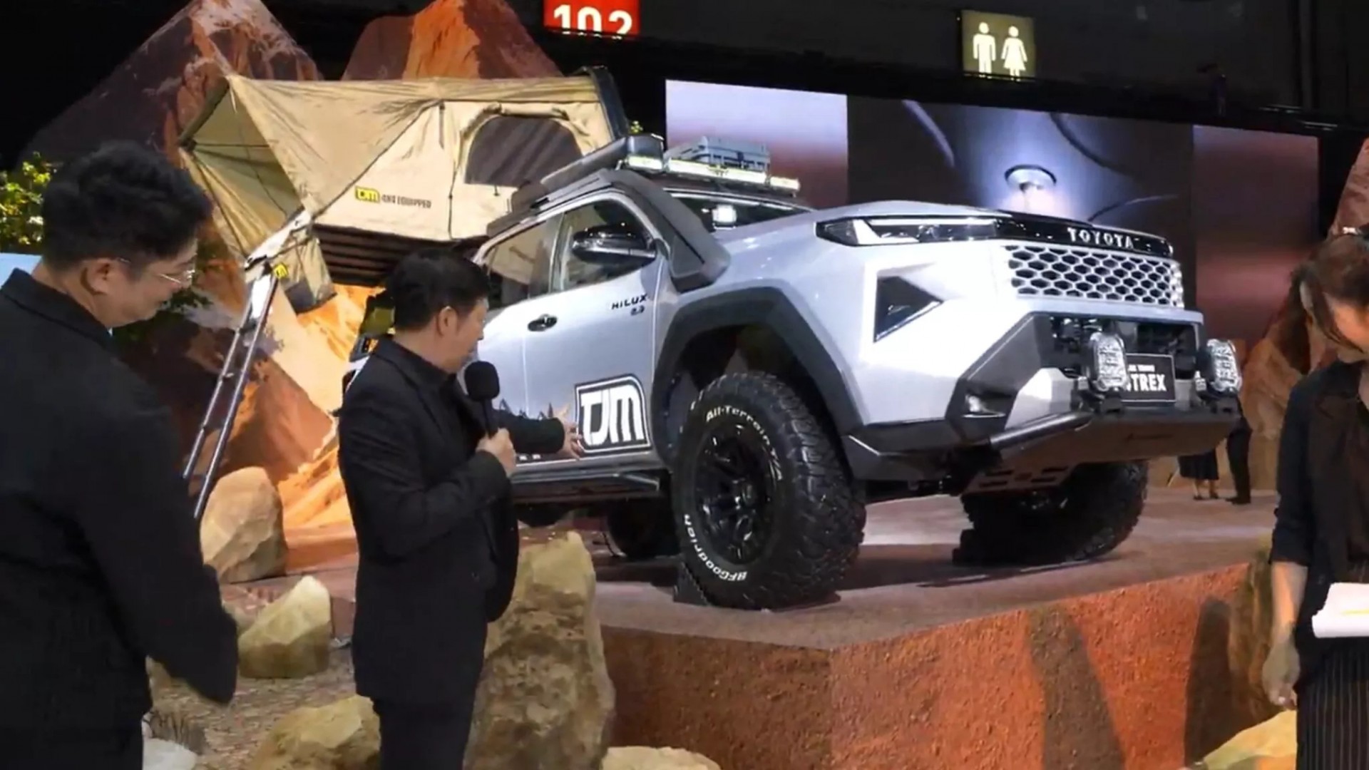 Toyota Hilux 2026 biến hóa từ bản độ chuyên dụng off-road cho tới cắm trại tại sự kiện ra mắt