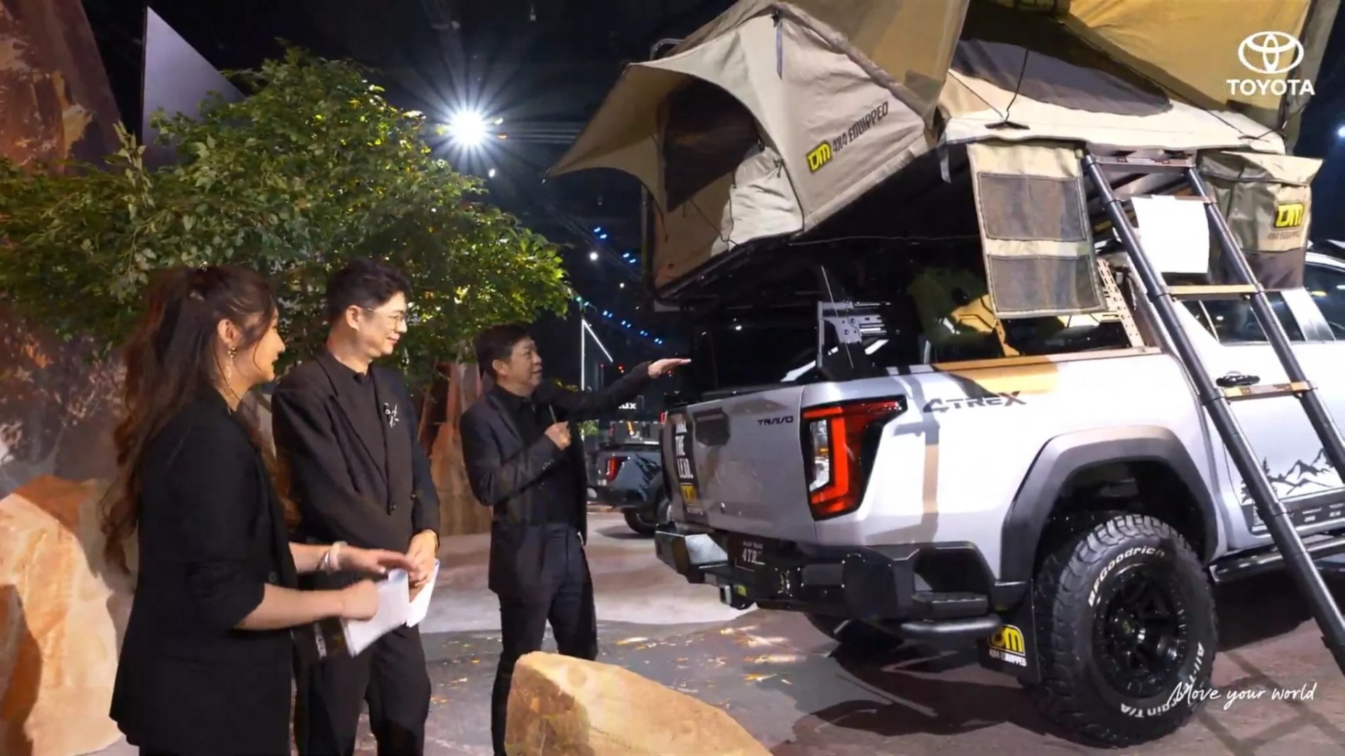 Toyota Hilux 2026 biến hóa từ bản độ chuyên dụng off-road cho tới cắm trại tại sự kiện ra mắt