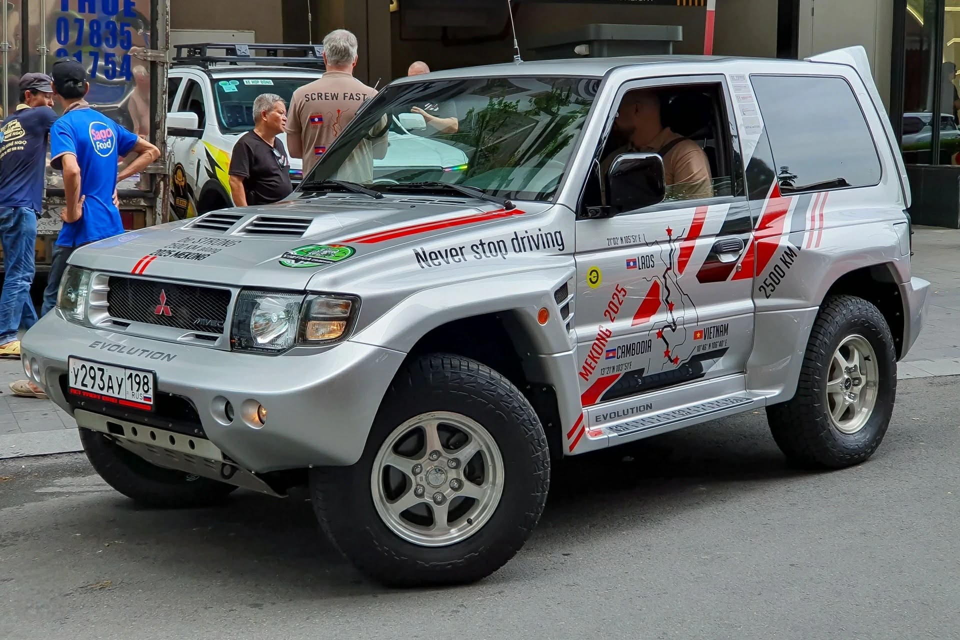 Hành trình 'Mekong 2025' Đoàn xe cổ xuyên Đông Dương khởi hành từ TP.HCM