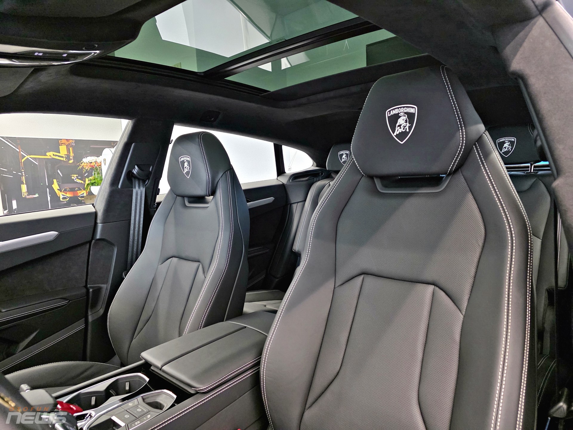 Ngắm Lamborghini Urus S giá hơn 15 tỷ đồng tại TP.HCM Ngắm Lamborghini Urus S giá hơn 15 tỷ đồng tại TP.HCM