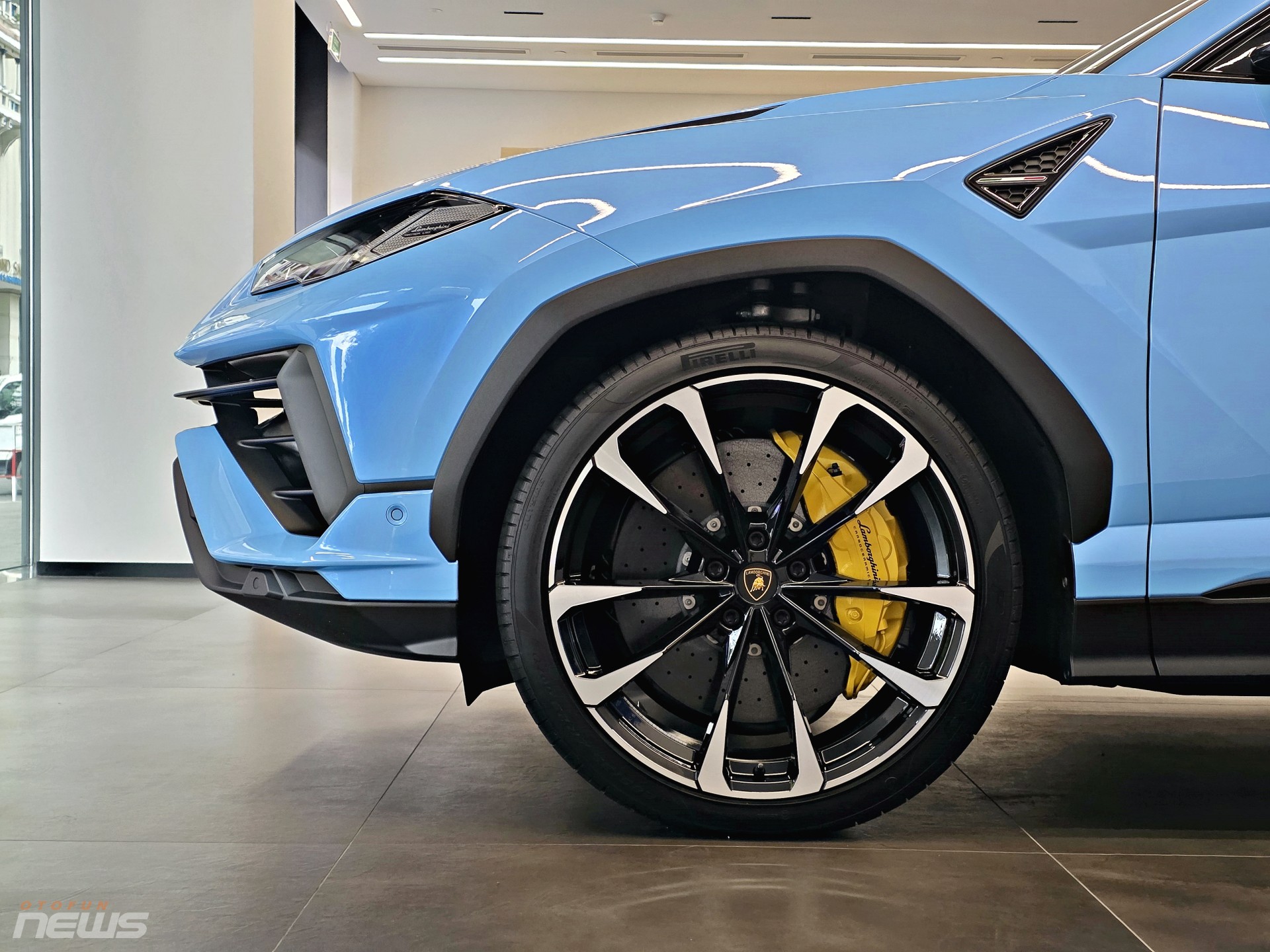 Ngắm Lamborghini Urus S giá hơn 15 tỷ đồng tại TP.HCM Ngắm Lamborghini Urus S giá hơn 15 tỷ đồng tại TP.HCM