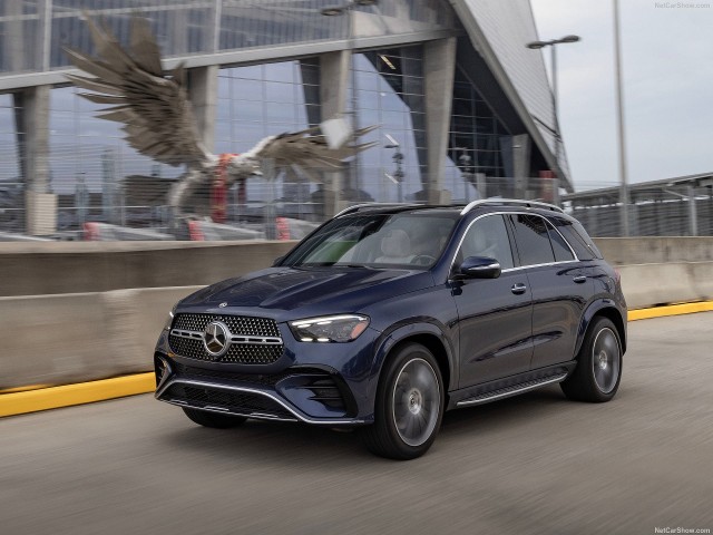 Mercedes-Benz GLE 400e ra mắt Việt Nam, SUV hybrid sạc ngoài giá 4,669 tỷ đồng