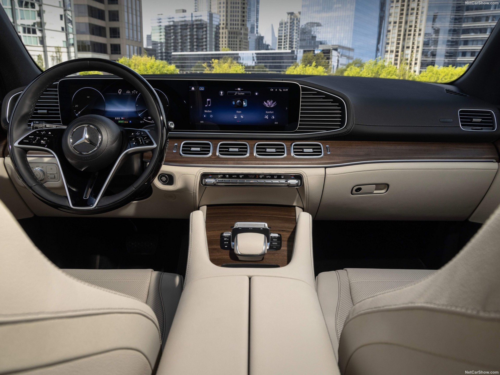 Mercedes-Benz GLE 400e ra mắt Việt Nam, SUV hybrid sạc ngoài giá 4,669 tỷ đồng