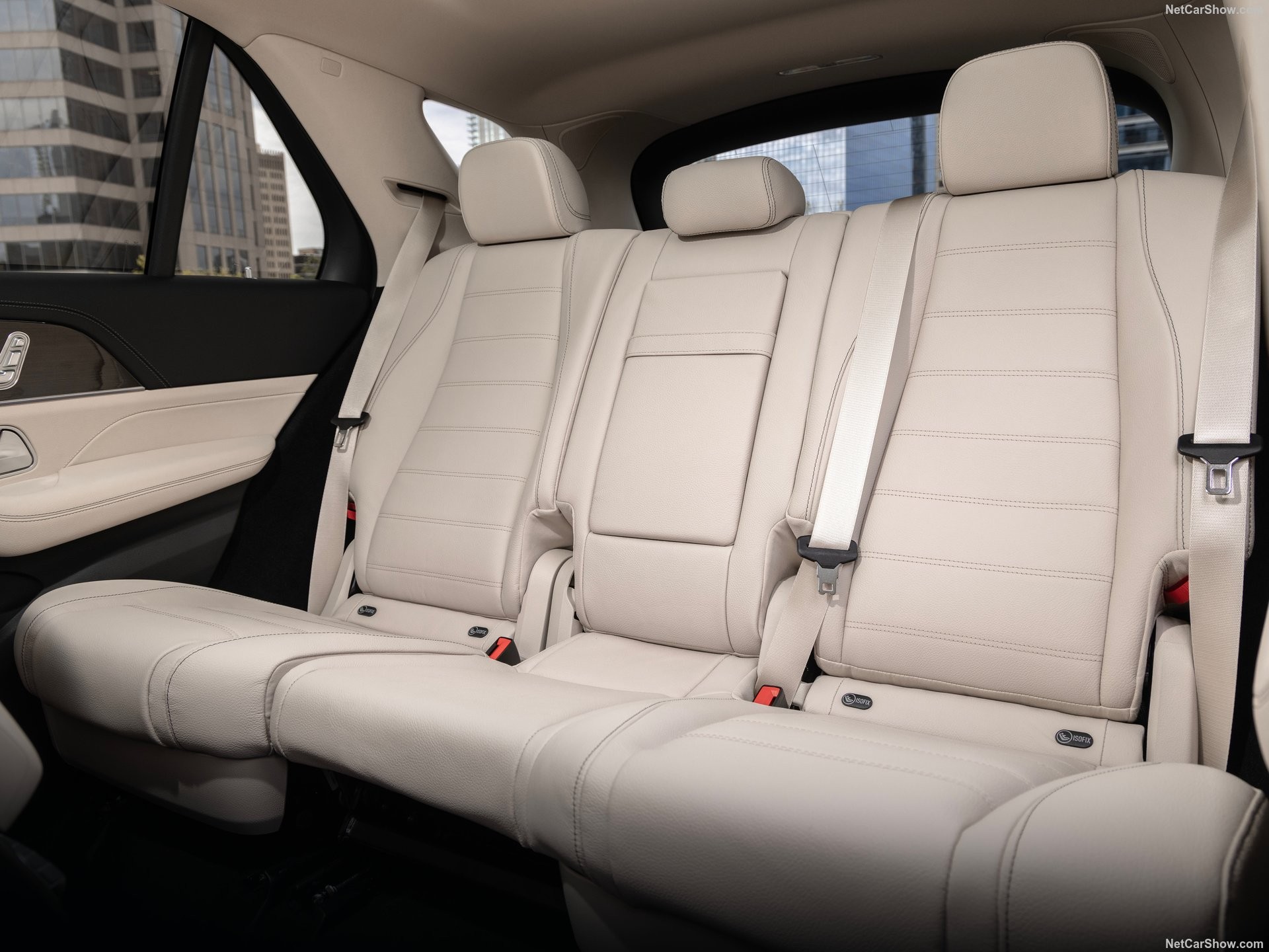 Mercedes-Benz GLE 400e ra mắt Việt Nam, SUV hybrid sạc ngoài giá 4,669 tỷ đồng