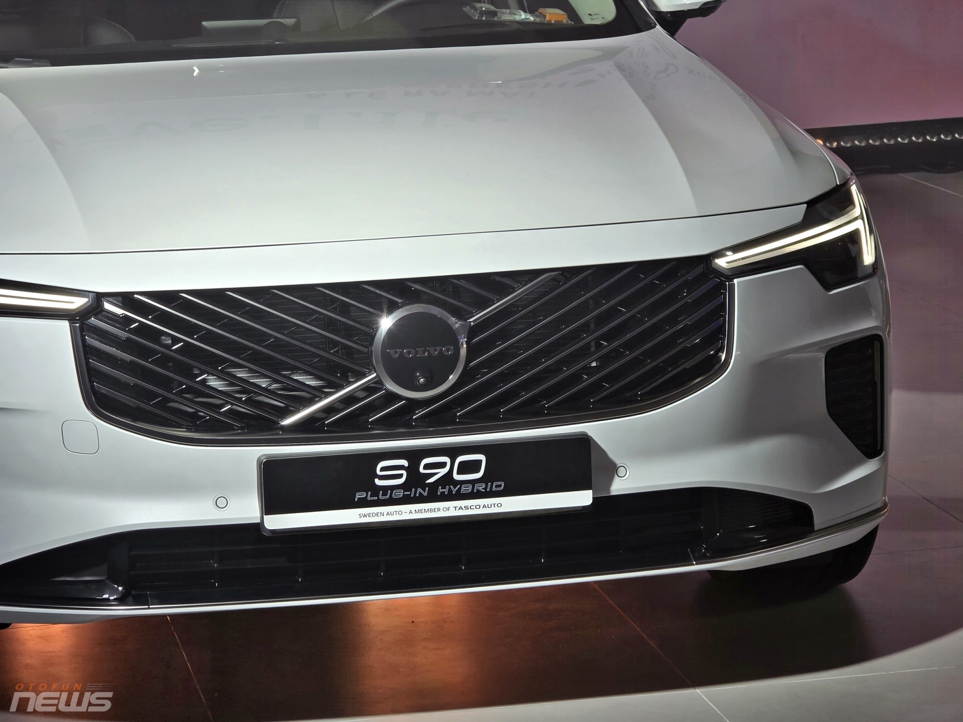 Bộ đôi Volvo XC60 và S90 2026 ra mắt, thêm trang bị, giá không đổi