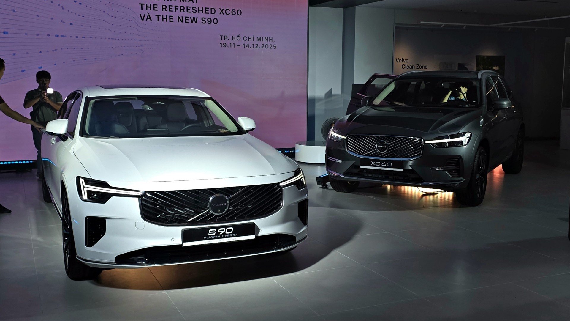 Bộ đôi Volvo XC60 và S90 2026 ra mắt, thêm trang bị, giá không đổi