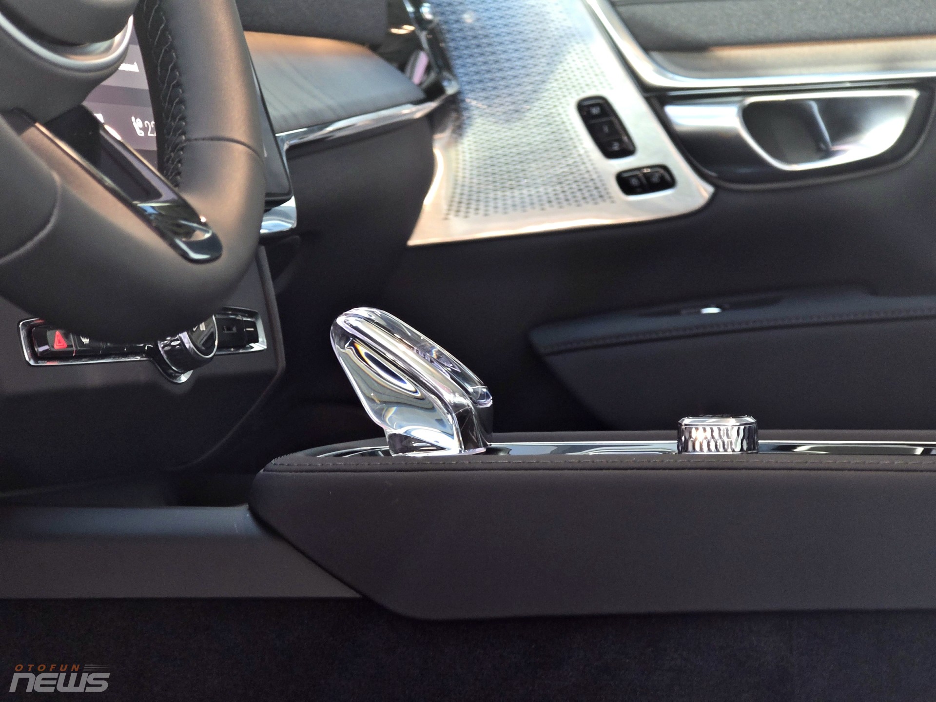 Bộ đôi Volvo XC60 và S90 2026 ra mắt, thêm trang bị, giá không đổi