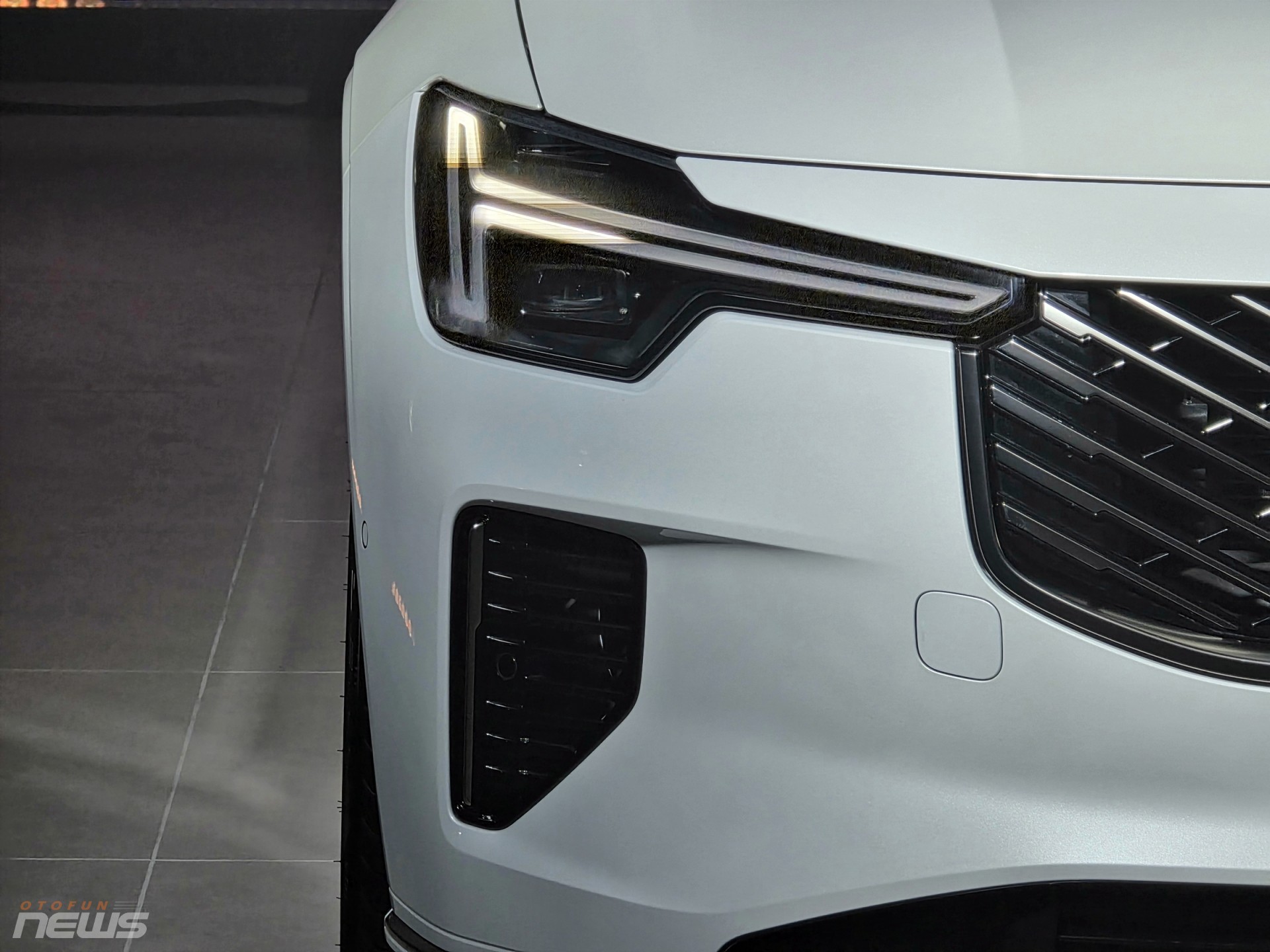 Bộ đôi Volvo XC60 và S90 2026 ra mắt, thêm trang bị, giá không đổi