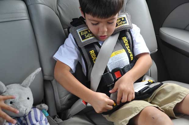 Những phụ kiện và tính năng có thể sử dụng kèm với ghế trẻ em trong xe ô tô