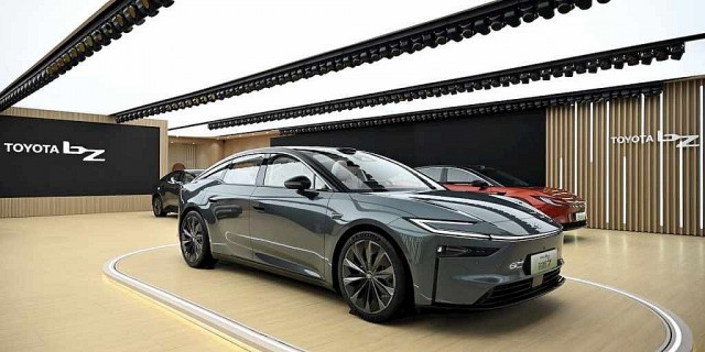Toyota bZ7 ra mắt tại Triển lãm Ô tô Quảng Châu 2025, giá dự đoán tầm 740 triệu đồng