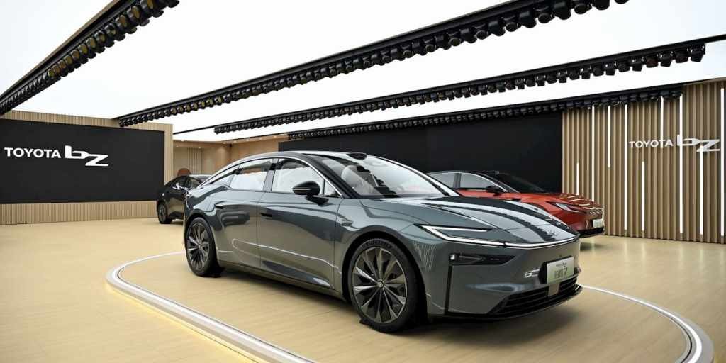 Toyota bZ7 ra mắt tại Triển lãm Ô tô Quảng Châu 2025, giá dự đoán tầm 740 triệu đồng
