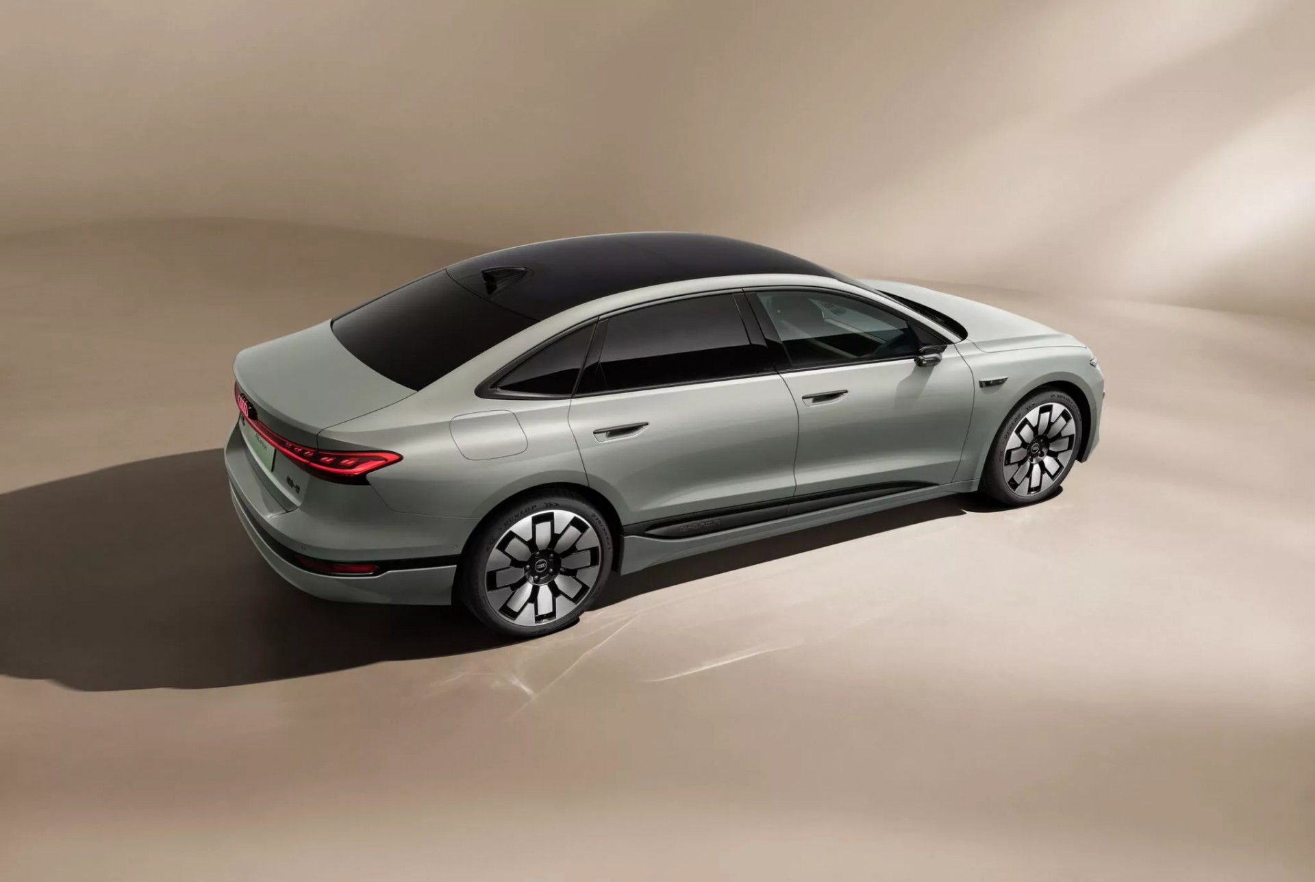 Audi A6L e-tron được sản xuất bởi liên doanh Audi-FAW cho thị trường Trung Quốc