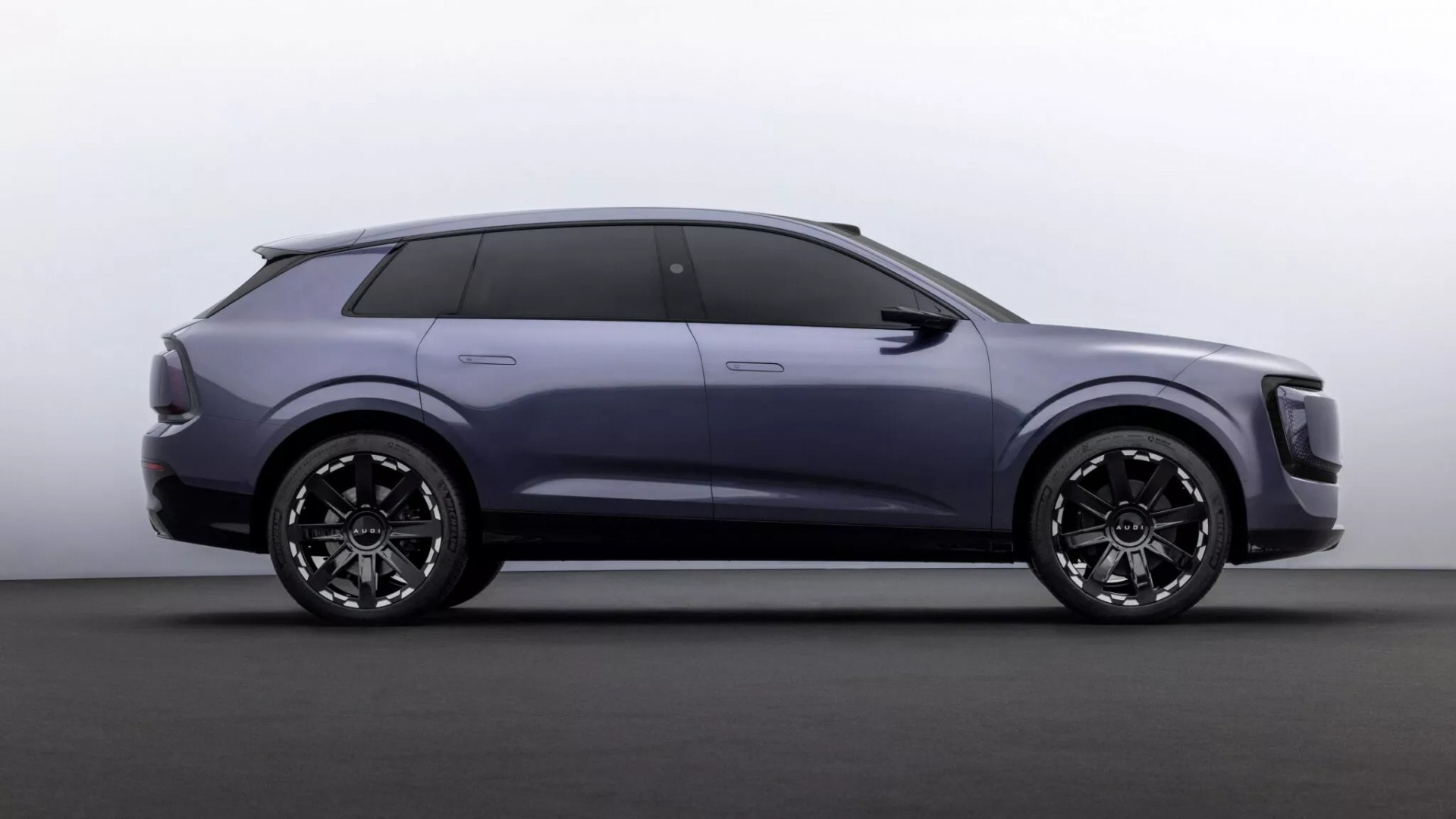 Phía bên của AUDI E SUV Concept