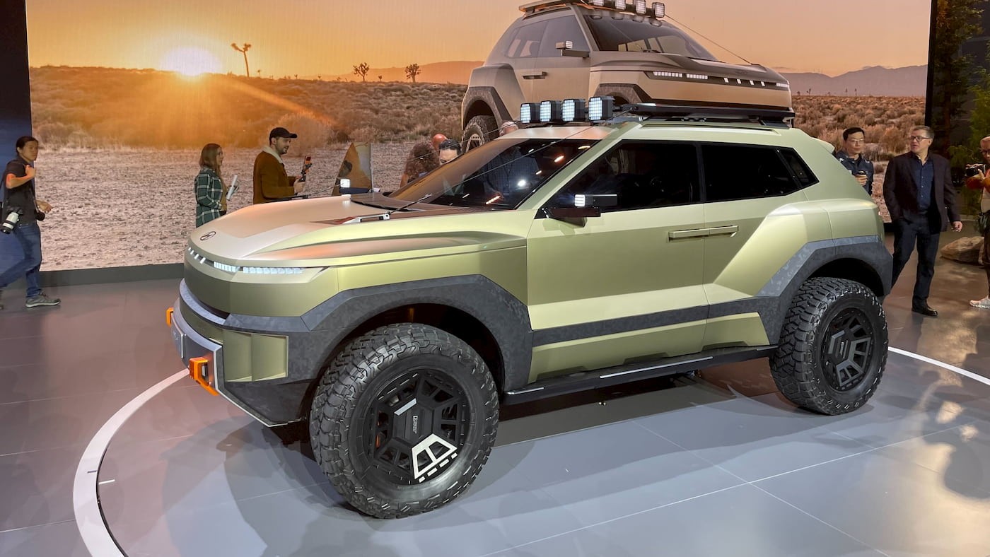 Hyundai thể hiện định hướng SUV off-road táo bạo mới bằng mẫu Crater Concept Mẫu Hyundai Crater Concept được trưng bày tại Triển lãm Ô tô Los Angeles 2025