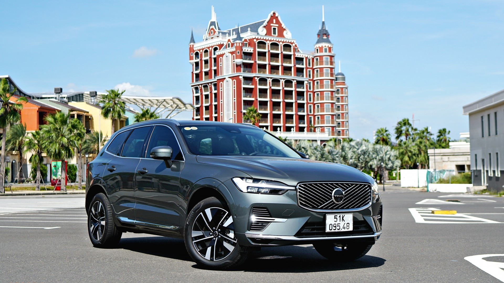 Cận cảnh Volvo XC60 T8 PHEV Ultra, 462 mã lực và 2,75 tỷ đồng