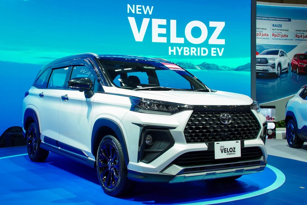Toyota Veloz hybrid ra mắt giá quy đổi từ 472 triệu đồng Toyota Veloz hybrid ra mắt giá quy đổi từ 472 triệu đồng
