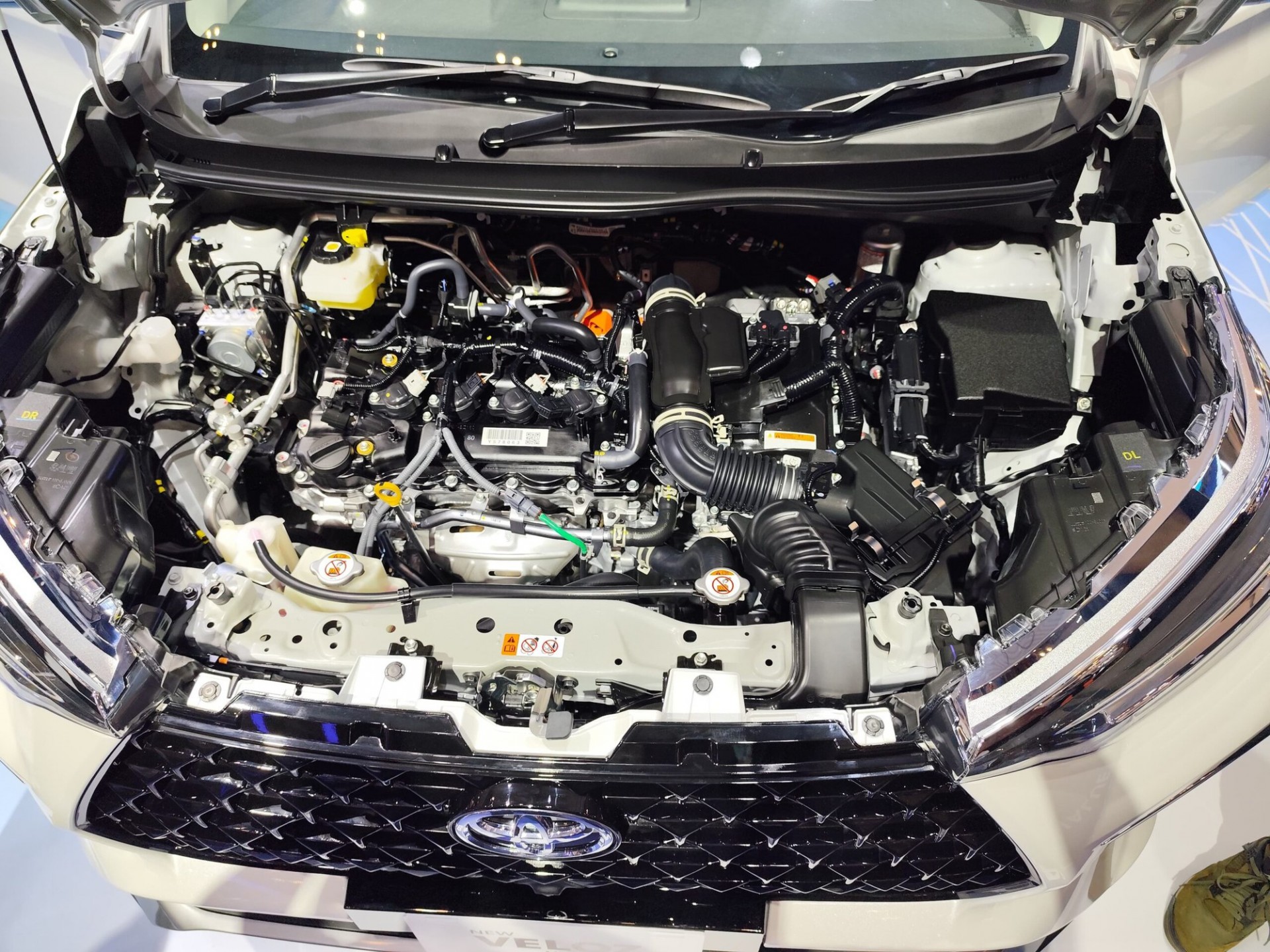 Toyota Veloz hybrid ra mắt giá quy đổi từ 472 triệu đồng Toyota Veloz hybrid ra mắt giá quy đổi từ 472 triệu đồng