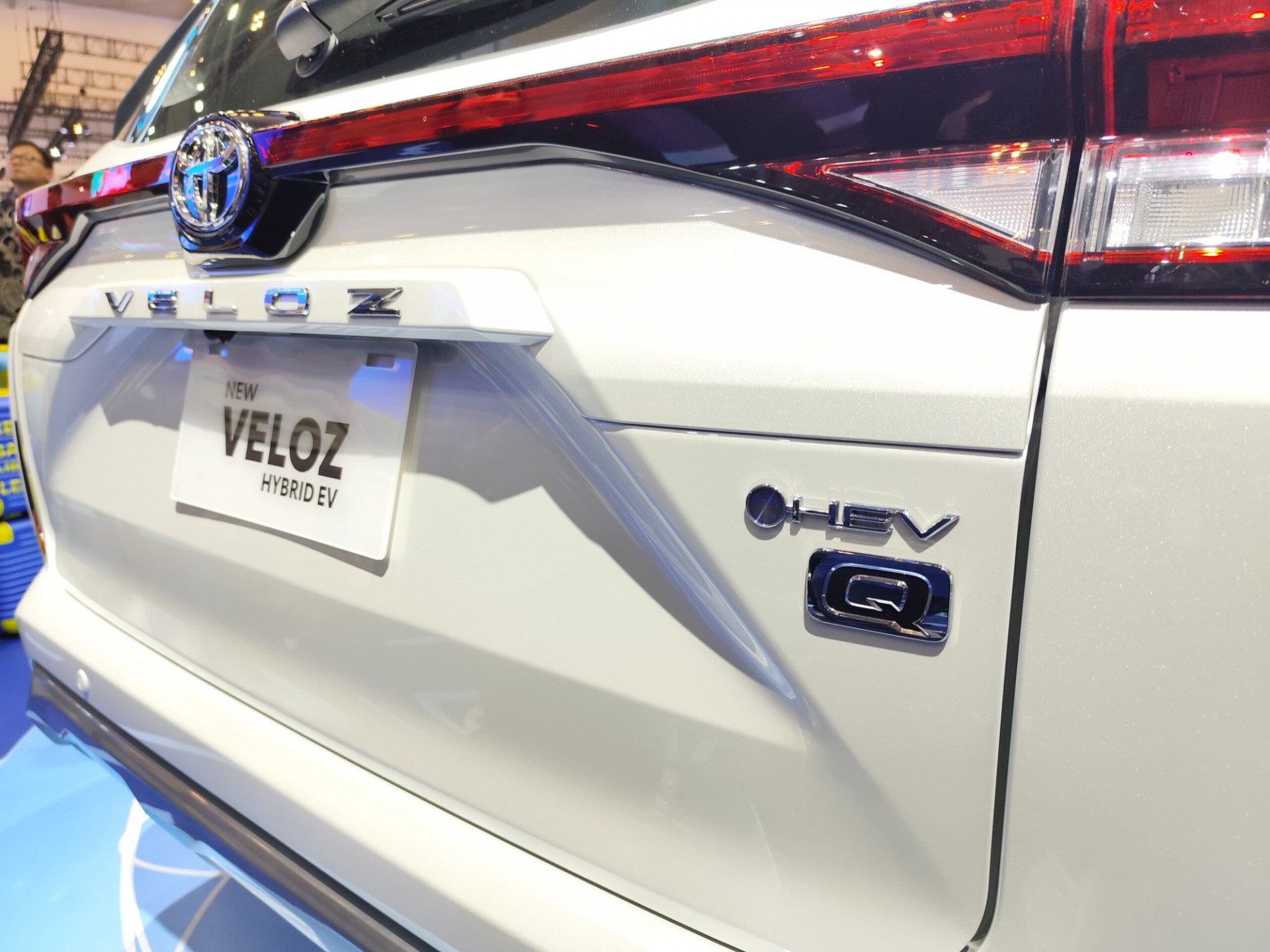 Toyota Veloz hybrid ra mắt giá quy đổi từ 472 triệu đồng Toyota Veloz hybrid ra mắt giá quy đổi từ 472 triệu đồng