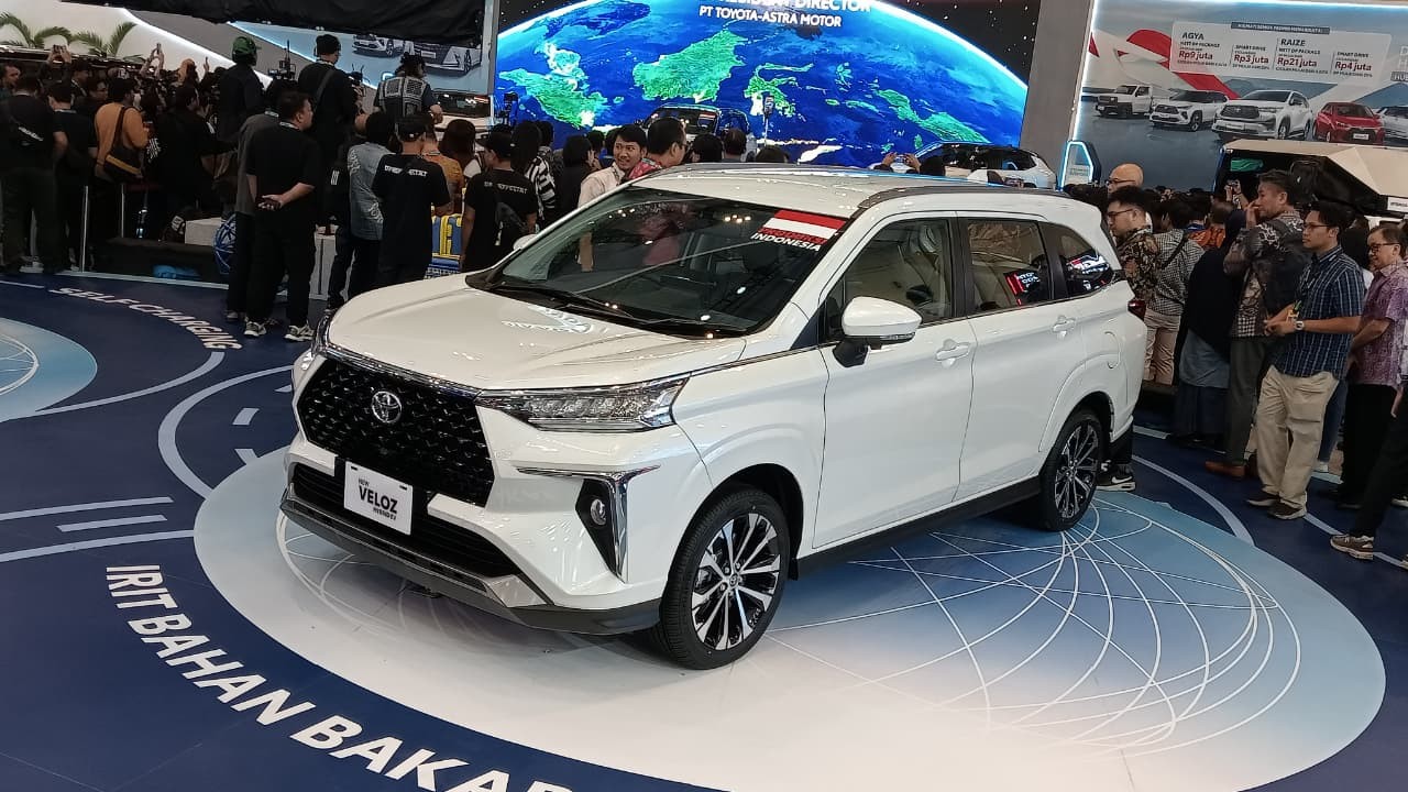 Toyota Veloz hybrid ra mắt giá quy đổi từ 472 triệu đồng Toyota Veloz hybrid ra mắt giá quy đổi từ 472 triệu đồng