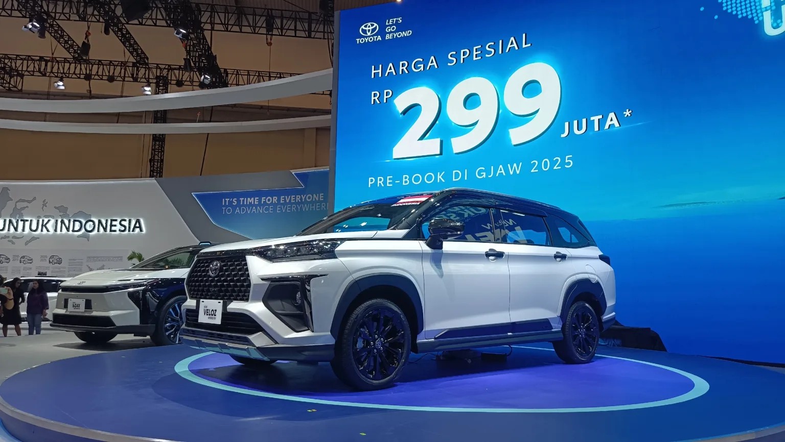 Toyota Veloz hybrid ra mắt giá quy đổi từ 472 triệu đồng Toyota Veloz hybrid ra mắt giá quy đổi từ 472 triệu đồng