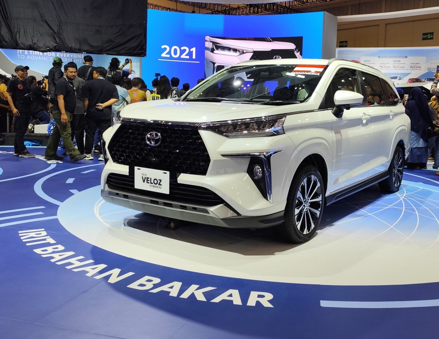 Toyota Veloz hybrid ra mắt giá quy đổi từ 472 triệu đồng