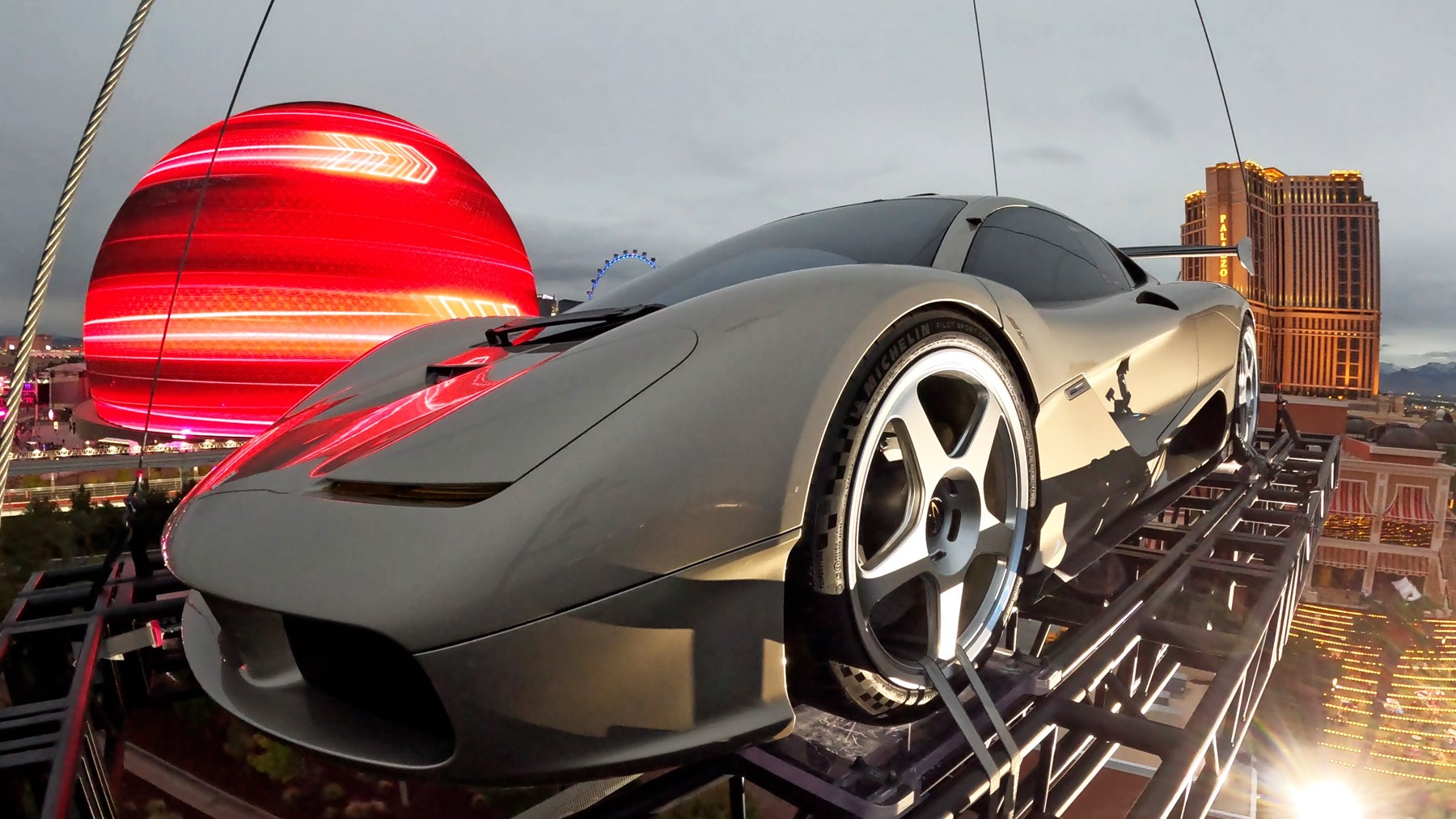 Dù chưa được sản xuất, siêu xe Gordon Murray S1 LM đã lập kỷ lục xe bán đấu giá đắt nhất thế giới Chiếc Gordon Murray S1 LM khung gầm số 1 được đưa đến buổi đấu giá của RM Sotheby’s bằng trực thăng vào cuối tuần qua