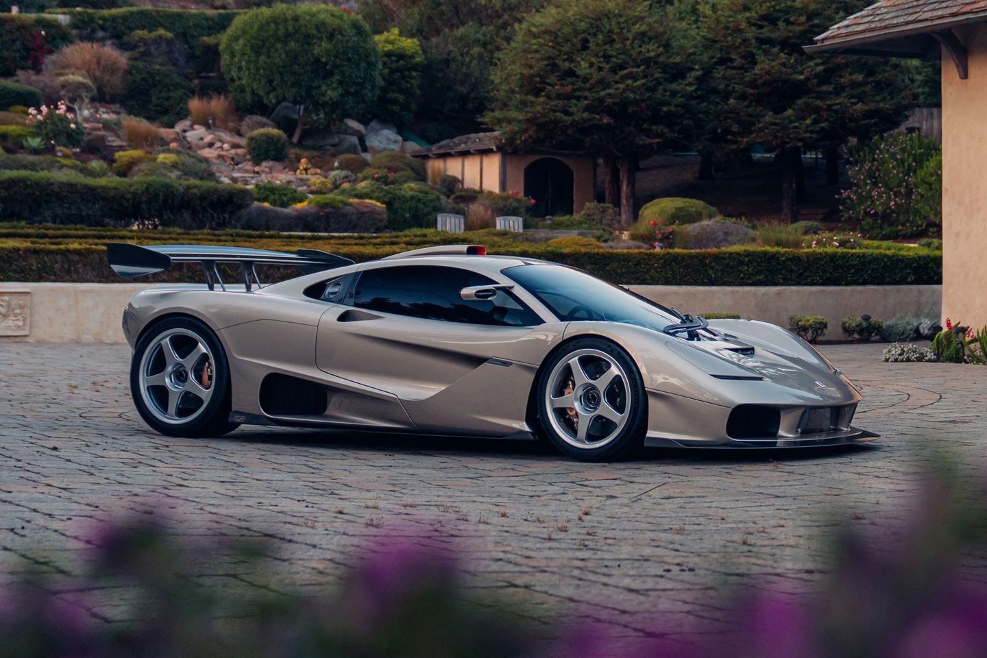 Dù chưa được sản xuất, siêu xe Gordon Murray S1 LM đã lập kỷ lục xe bán đấu giá đắt nhất thế giới Phía trước của siêu xe Gordon Murray S1 LM