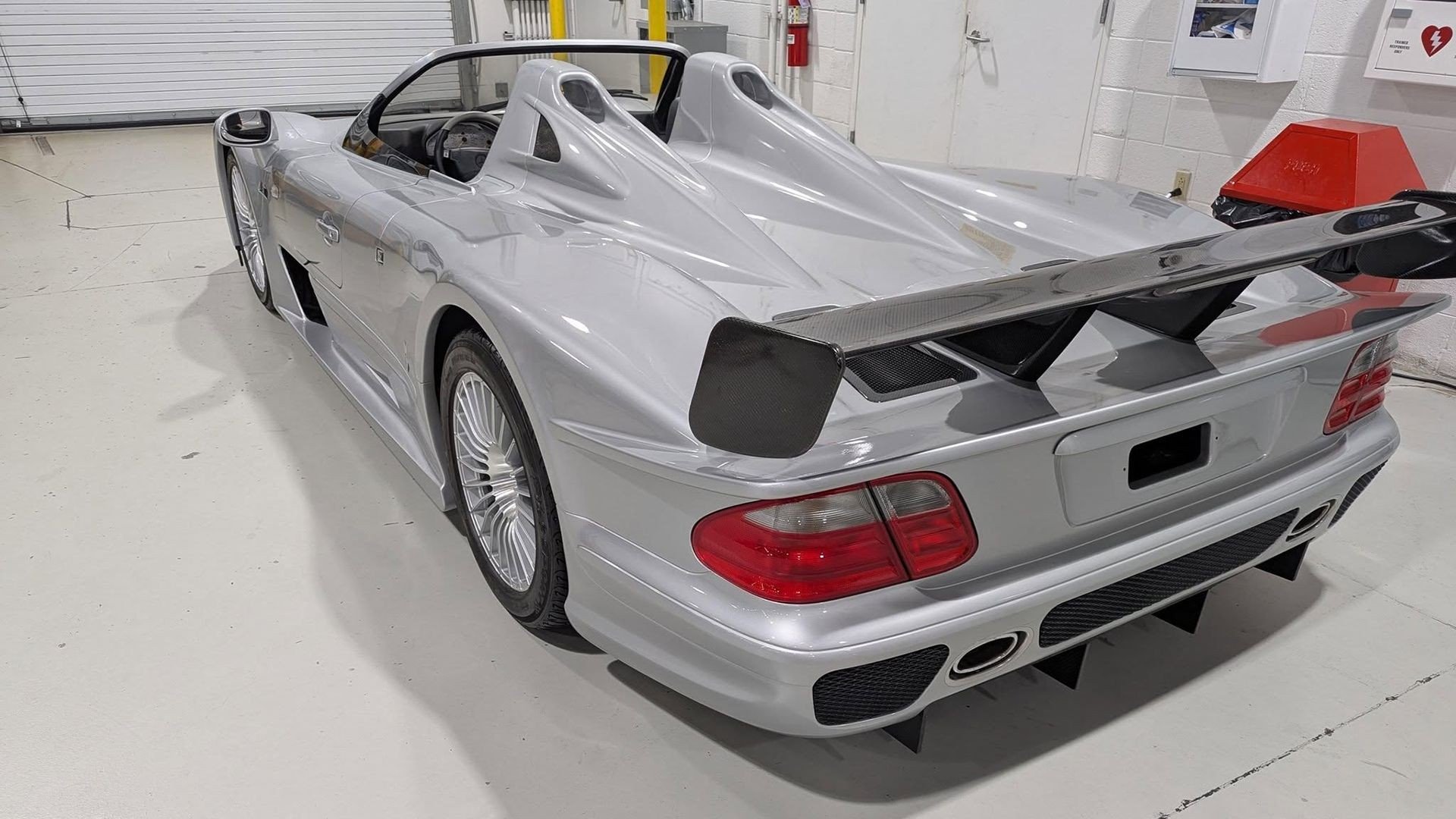 FBI thu giữ siêu xe Mercedes-Benz CLK GTR giá 13 triệu USD của trùm buôn ma túy quốc tế