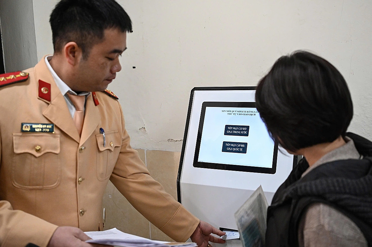 Giảm thủ tục hành chính, sử dụng dữ liệu điện tử trong sát hạch, cấp, đổi GPLX