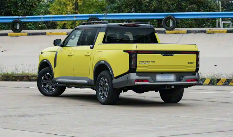 Nissan Frontier Pro - mẫu bán tải sản xuất hoàn toàn tại Trung Quốc, mở bán giá từ 633 triệu đồng Phía sau của Nissan Frontier Pro