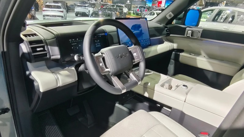 SUV PHEV Trung Quốc BYD Ti7 ra mắt tại Thái Lan, khả năng xuất khẩu quốc tế trong năm tới Nội thất của BYD Ti7 được trưng bày tại Bangkok Motor Expo 2025