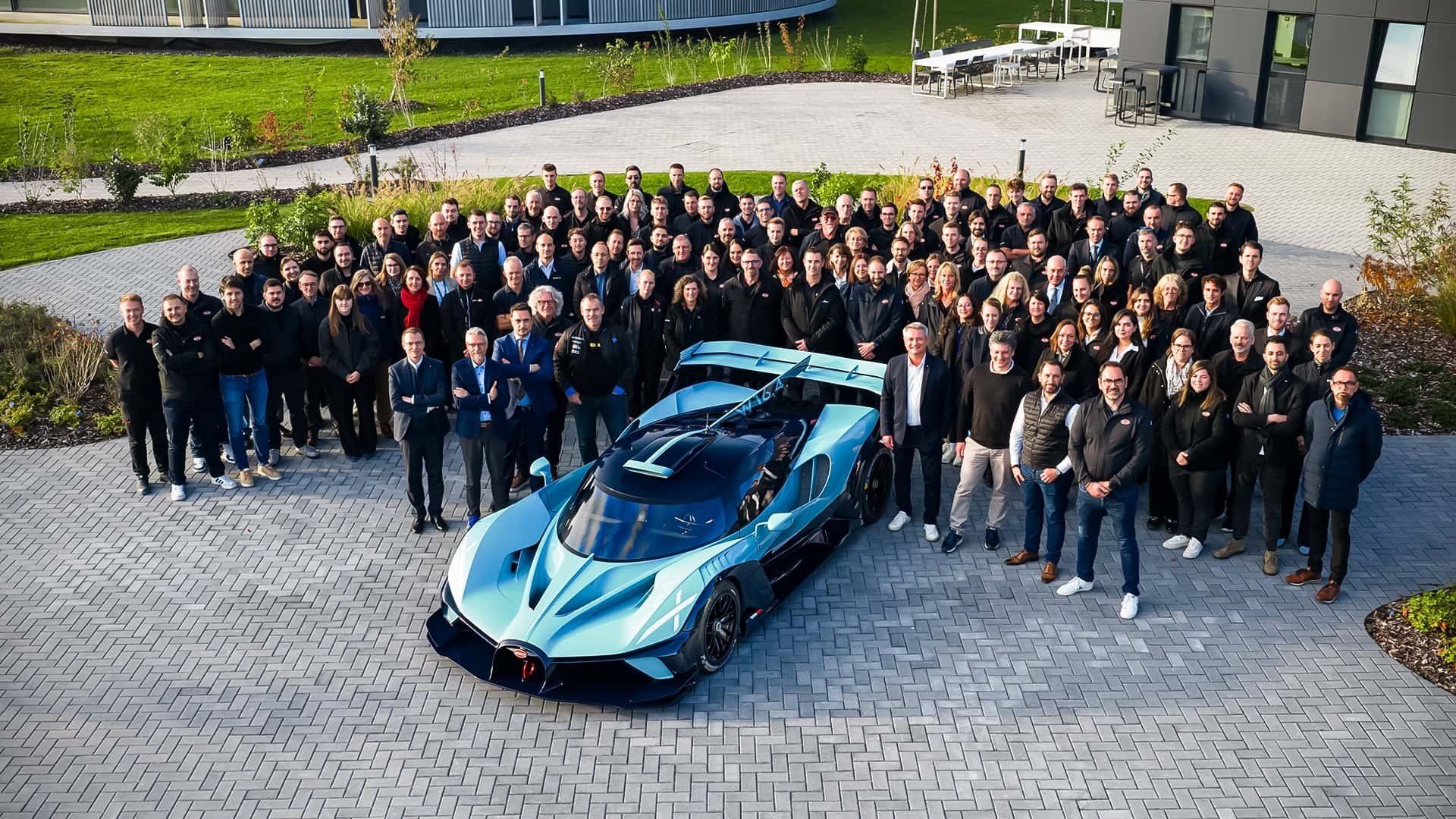 Bugatti Bolide trang bị động cơ W16 dung tích 8.0 lít kèm 4 bộ tăng áp huyền thoại của thương hiệu Pháp