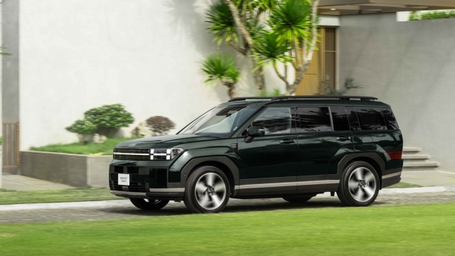 Hyundai Santa Fe Hybrid ra mắt Việt Nam, giá 1,369 tỷ đồng