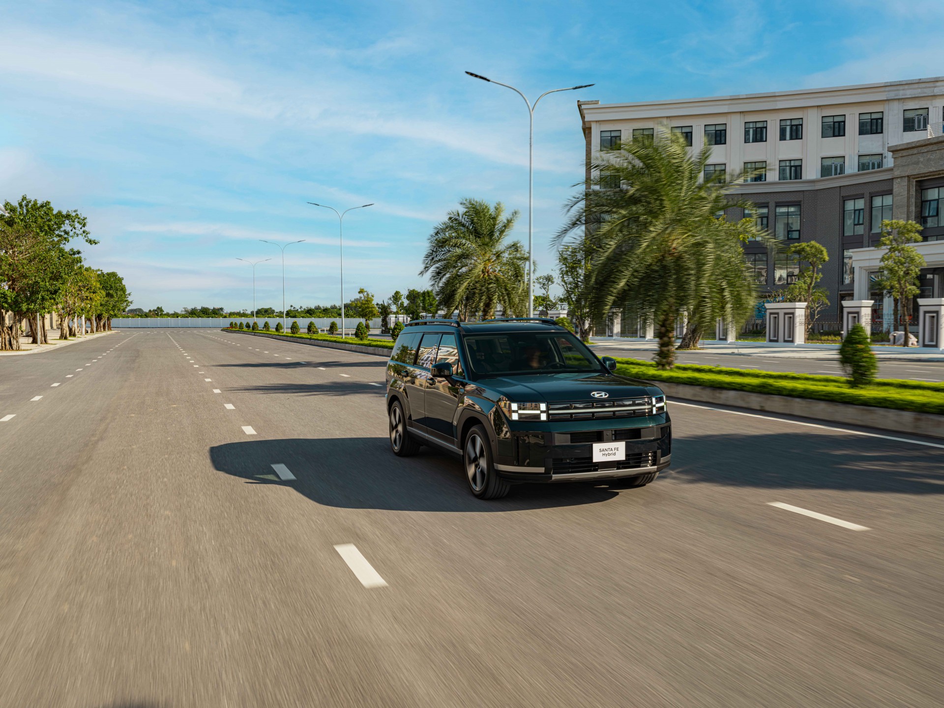 Hyundai Santa Fe Hybrid ra mắt Việt Nam, giá 1,369 tỷ đồng