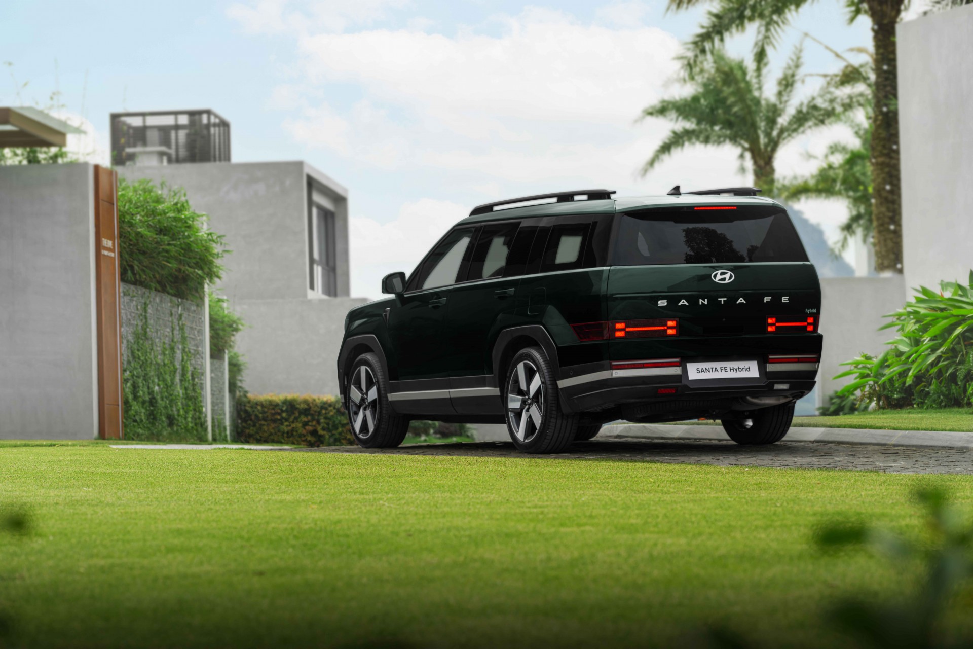 Hyundai Santa Fe Hybrid ra mắt Việt Nam, giá 1,369 tỷ đồng